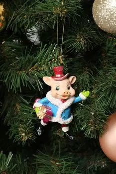 Новогоднее украшение Поросенок с подарком Holiday Classics