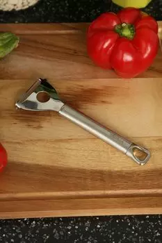 Овощечистка с поперечным плавающим лезвием Karolina Nadoba