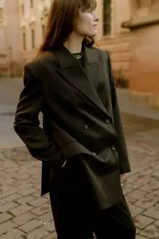 Пиджак двубортный оверсайз кроя Lutani