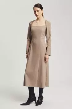 Платье c вырезом приталенное Nume