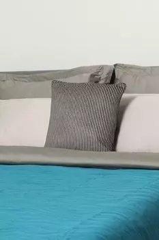 Подушка декоративная из жаккарда с полосатым узором Black Stripes COINCASA