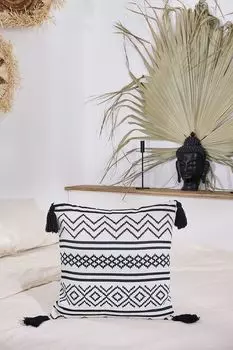 Подушка декоративная с вышивкой и кистями Nomads Moroshka