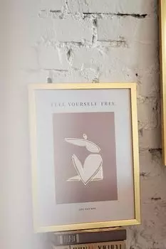 Постер с объемным золотом Love your body в раме Gallery 5