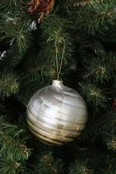 Стеклянная елочная игрушка GOODWILL