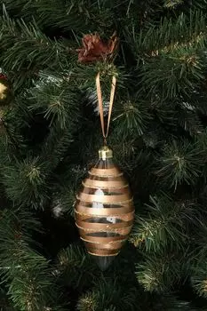 Стеклянная елочная игрушка с декором COINCASA