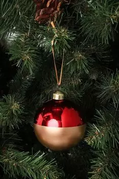 Стеклянный елочный шар COINCASA