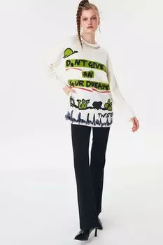 Свободный пуловер с ярким принтом Twist