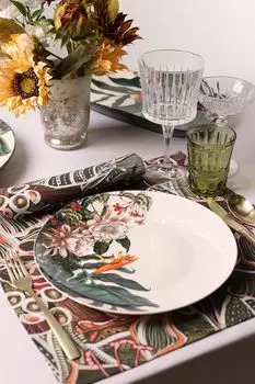 Тарелка фарфоровая обеденная с принтом Ночной сад Maxwell & Williams