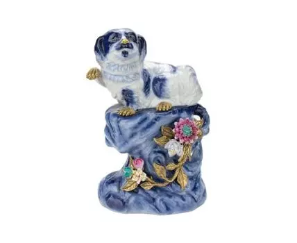 Фигурка Собака на камне