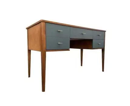 Кабинетный стол