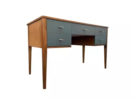 Кабинетный стол узкий