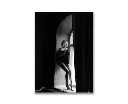 Картина на холсте Девушка у окна