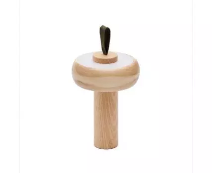 Luba Переносная настольная лампа из массива ясеня и зеленой хлопковой ручкой