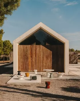 Manya Приставной столик из черной керамики 38 см