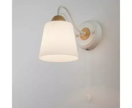 Настенный светильник со стеклянным плафоном 70062/1 белый
