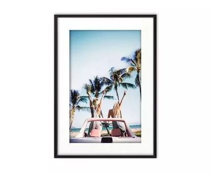 Постер в рамке Девушки в кабриолете