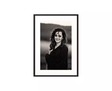 Постер в рамке Эмма Уотсон 30х40 см (черный, белый, 40)