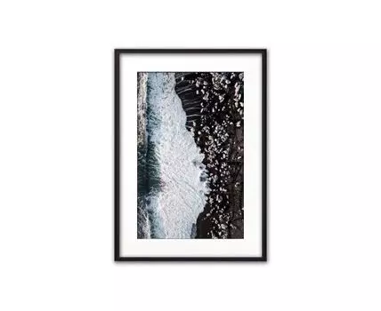 Постер в рамке Каменистый пляж 30х40 см (белый, коричневый, 40)