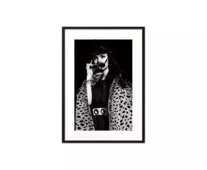 Постер в рамке Красотка 50х70 см (черный, белый, 70)