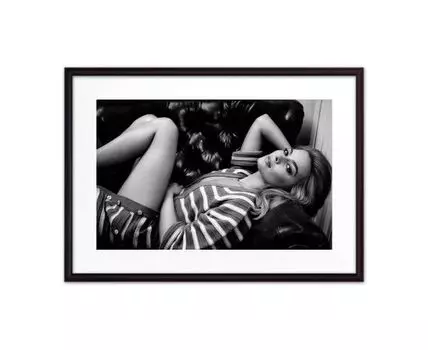 Постер в рамке Марго Робби 1 30х40 см (черный, белый, 40)
