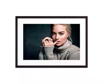 Постер в рамке Марго Робби 2 50х70 см (серый, черный, 70)