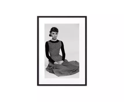 Постер в рамке Одри Хепберн 1 50х70 см (черный, белый, 70)