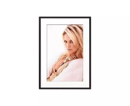 Постер в рамке Шарлиз Терон 1 50х70 см (белый, бежевый, 70)