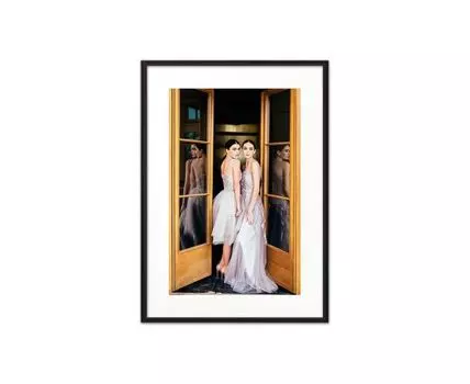 Постер в рамке Светские львицы 50х70 см (бежевый, черный, белый, 70)