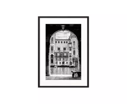 Постер в рамке Венецианский пассаж 50х70 см (черный, белый, 70)