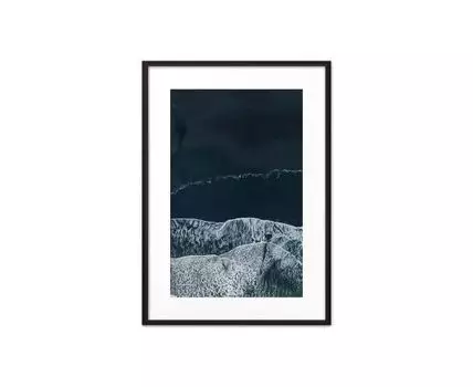 Постер в рамке Волны на пляже 30х40 см (белый, голубой, 40)