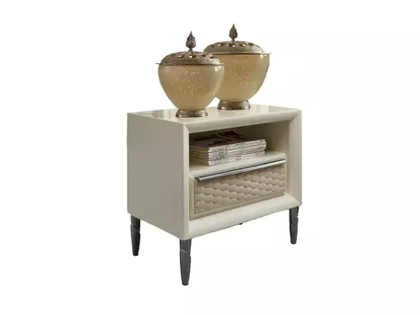 Прикроватная тумбочка