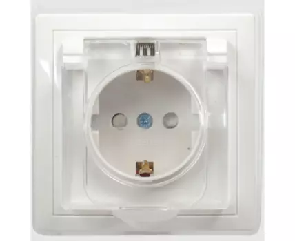 Розетка 1-местная РСбш10-3-ККБ-44 с заземляющим контактом с защитной шторкой с крышкой керамика IP44 16А КВАРТА белый IEK