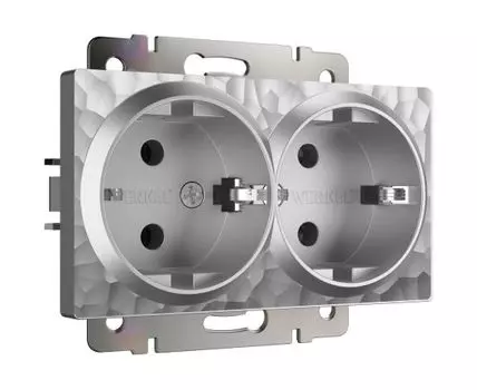 Розетка двойная с заземлением (серебряный) Hummer