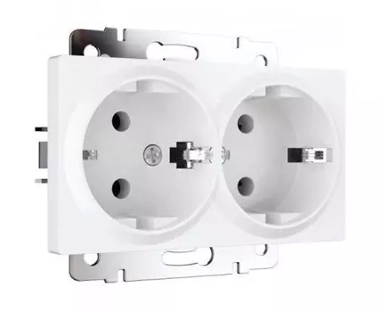 Розетка двойная с заземлением Werkel