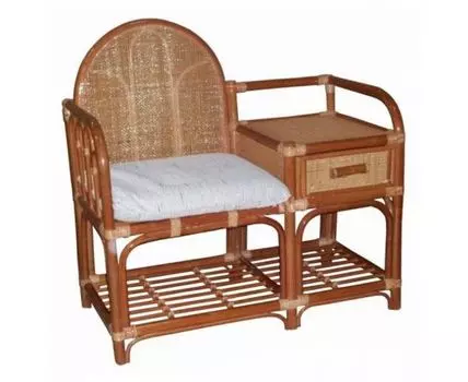 Стул с подставкой под телефон 13/02