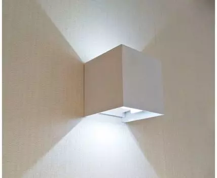 Уличный настенный светильник Куб