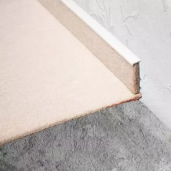 Плинтус для ковролина KORNER Listwa 100 белый 2,5м