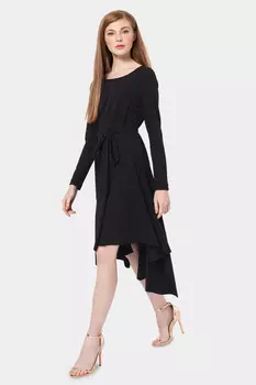 Черное платье с асимметричным воланом