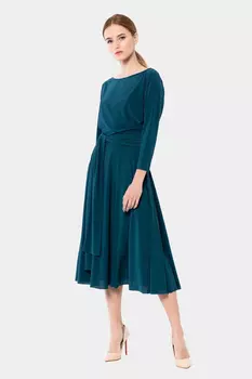 Зеленое платье с поясом