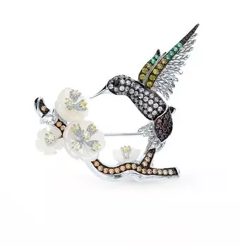 Серебряная брошь с фианитами и перламутром природным