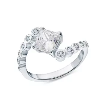 Серебряное кольцо с фианитами