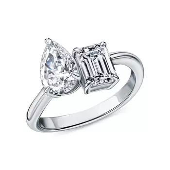 Серебряное кольцо с муассанитами