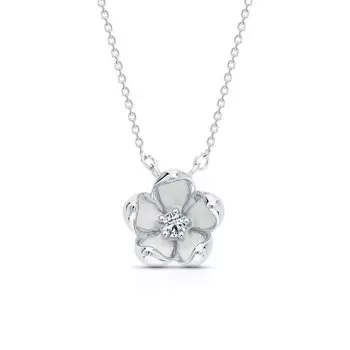 Серебряное шейное украшение с эмалью и фианитами