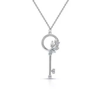 Серебряное шейное украшение с фианитами