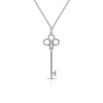 Серебряное шейное украшение с фианитами