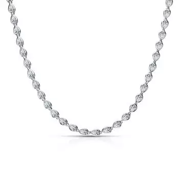 Серебряное шейное украшение с фианитами