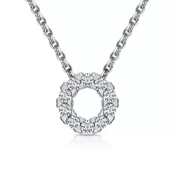 Серебряное шейное украшение с фианитами