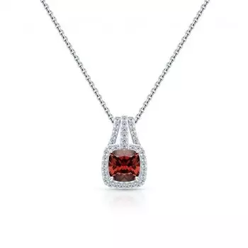 Серебряное шейное украшение с фианитами