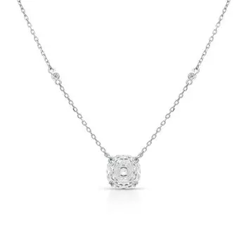 Серебряное шейное украшение с фианитами