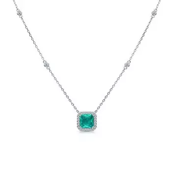 Серебряное шейное украшение с фианитами